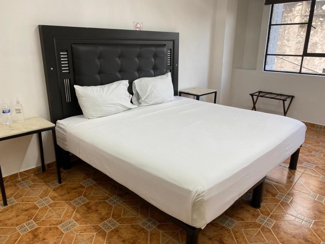 Hotel La Catedral Мерида Екстериор снимка